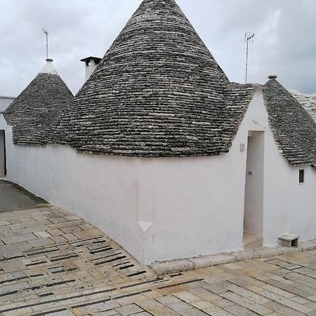 Trullo Dell'Angolo Villa อัลเบโรเบลโล ภายนอก รูปภาพ