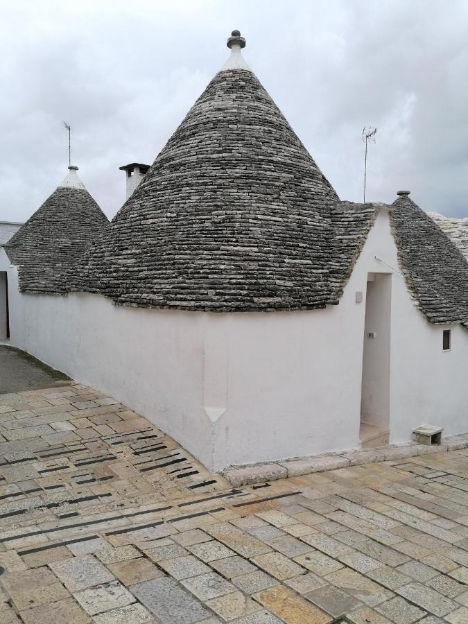 Trullo Dell'Angolo Villa อัลเบโรเบลโล ภายนอก รูปภาพ